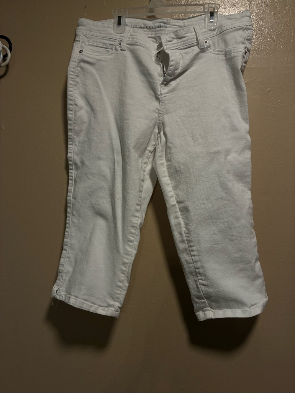 Liz Claiborne White Cropped Jeans - Slim Ankle Fit